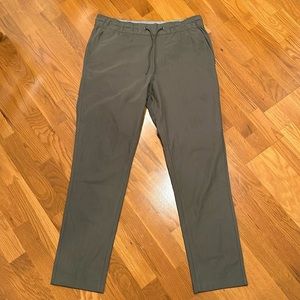 Vuori Meta Elastic Waist Jogger. Size Large. Worn 5-6 times.